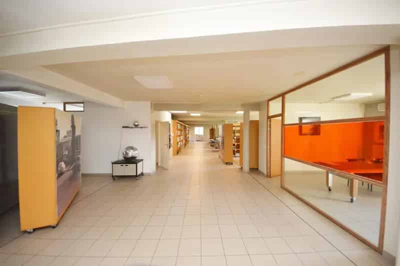 Multifunctionele Ruimte 400 M2 Prive Parking