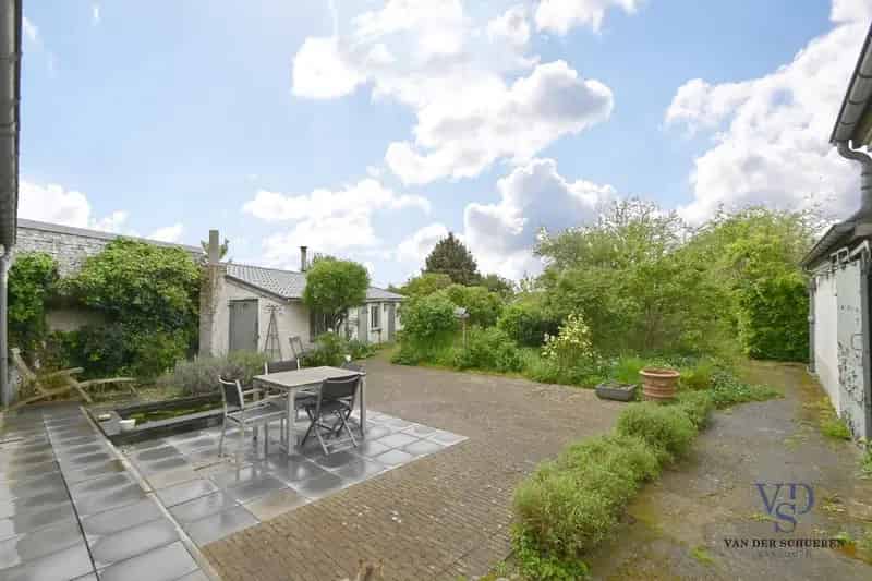 Charmante woning op ruim perceel van 1618 m²