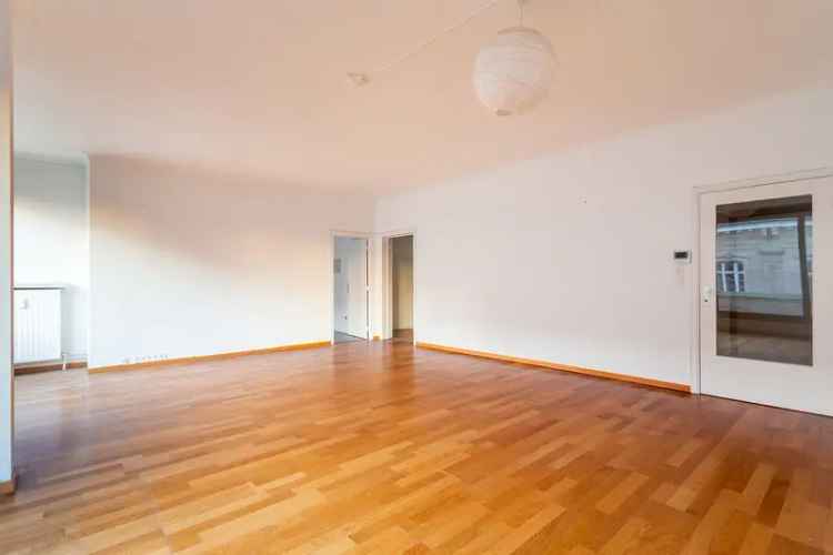 Op te frissen appartement op centrale locatie 8447082