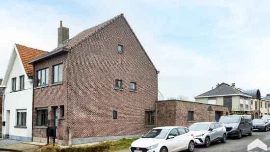 Te koop halfopen bebouwing met 4 slaapkamers garage tuin in rustige wijk