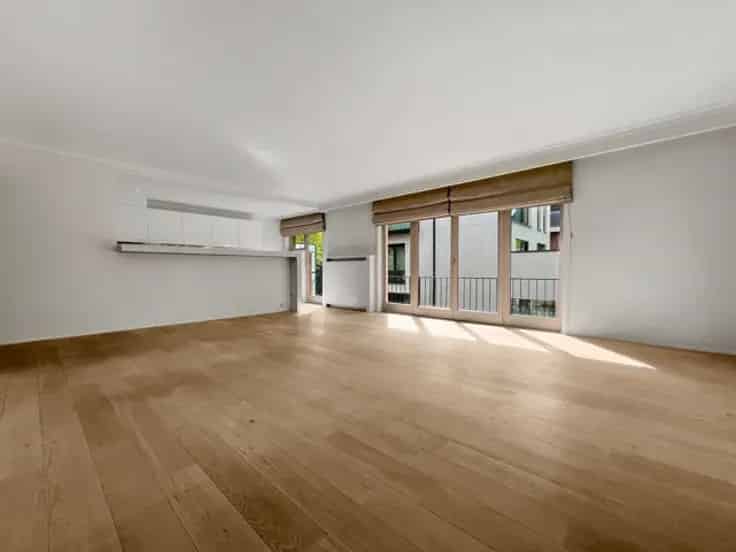 Appartement te Koop Uccle: Ruim 2 Slaapkamers, Terras en Parking
