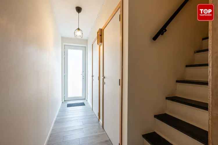 Halfopen Woning met Tuin en Garage