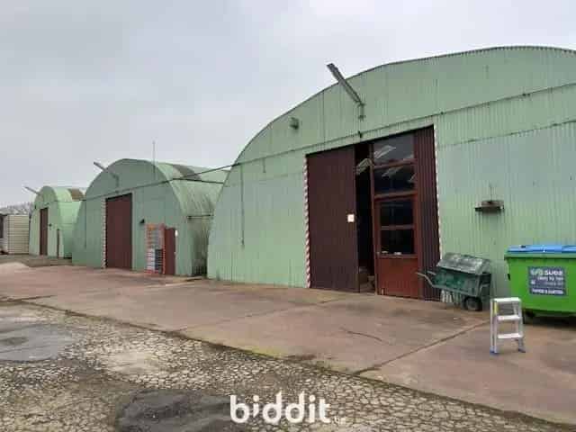 Woning met Opslagplaatsen te Bree