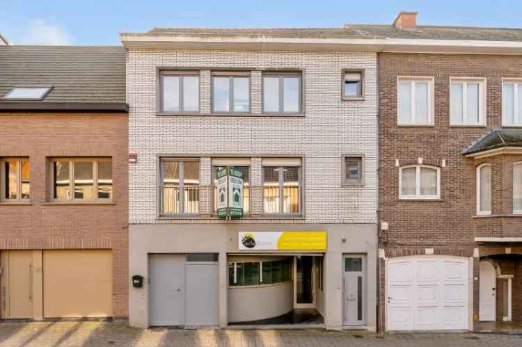 Te koop huis in Gavere met handelsgelijkvloers en duplex-appartement