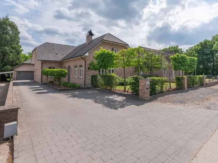 Luxueuze Villa te Koop met Zwembad en Grote Tuin