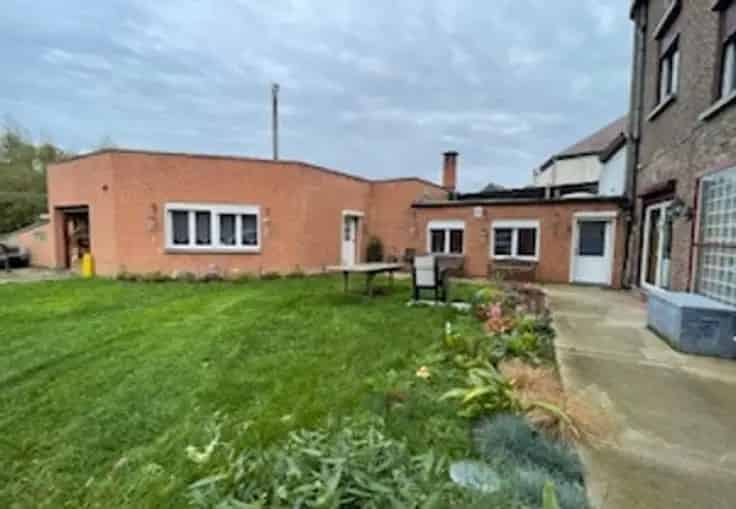 Huis Te Koop: Grote woning ideaal voor vrij beroep