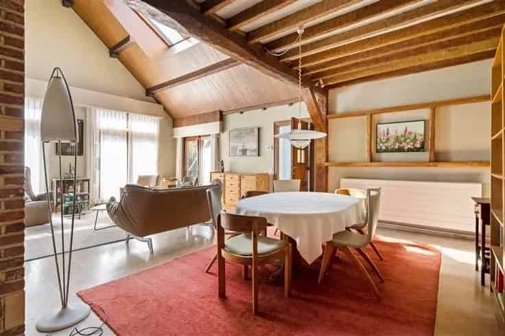 Huis Te Koop Brasschaat: Charmante woning met dubbele garage