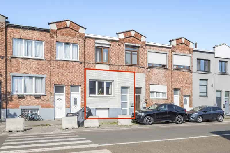 Huis te koop Deurne: Instapklare woning met potentieel en tuin
