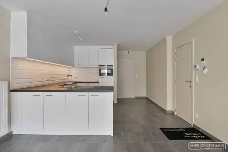 Lichtrijk 2 Slaapkamer Appartement te Koop in Jabbeke