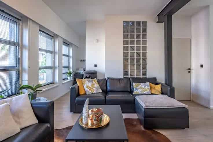 Huis Te Koop Kapellen: Instapklare Bel-Etage met 2 slaapkamers