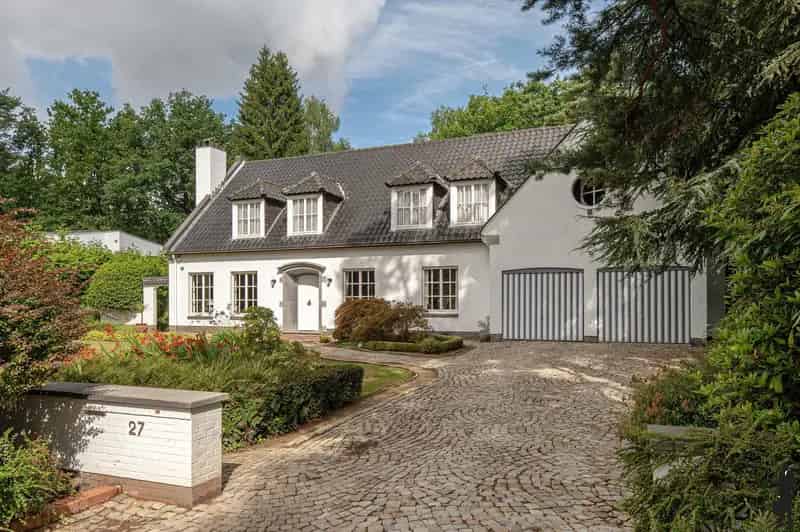 Huis te koop Koningshof Schoten: Vrijstaande villa met tuin