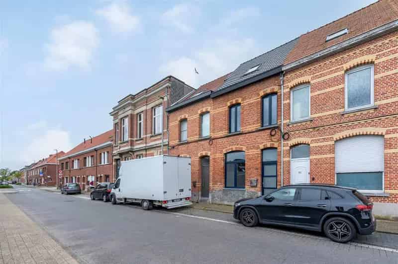 Huis te huur Sint-Niklaas: Af te werken woning nabij centrum