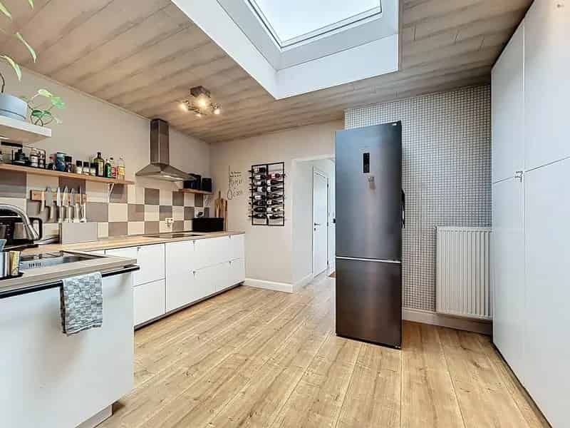 Instapklare gezinswoning 4 slaapkamers grote tuin 200m2