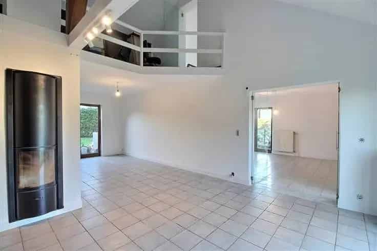 Huis te Koop Bovesse: Villa met Zwembad en Grote Tuin