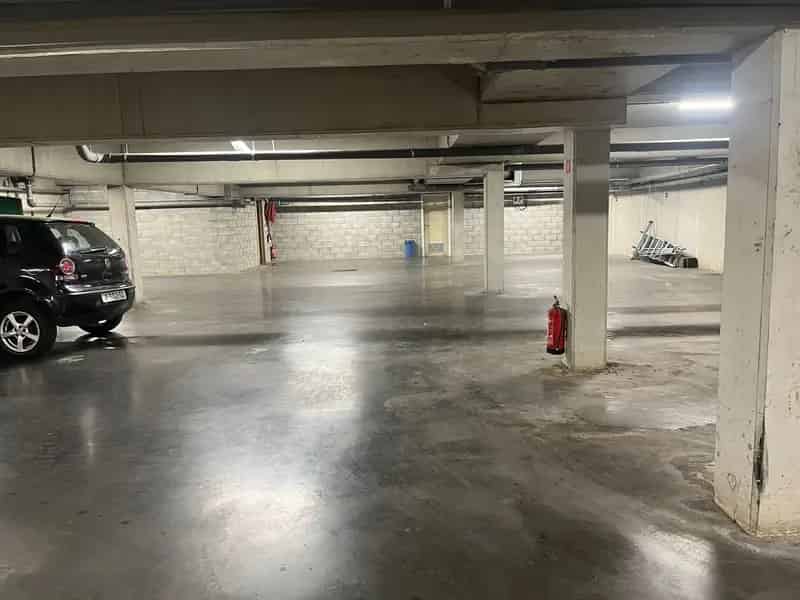 Ondergrondse Parkeerplaatsen te Koop met Autolift