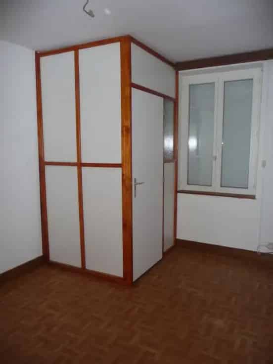 Huis Te Koop: Slaapkamer, Salon, Eetkamer, Keuken