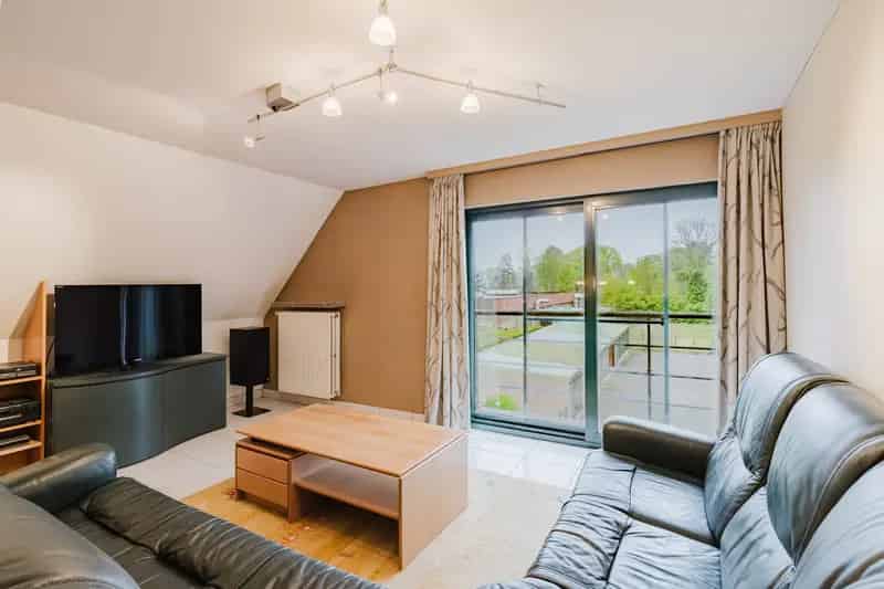 Ruim appartement te Zelzate met 3 slaapkamers en garage