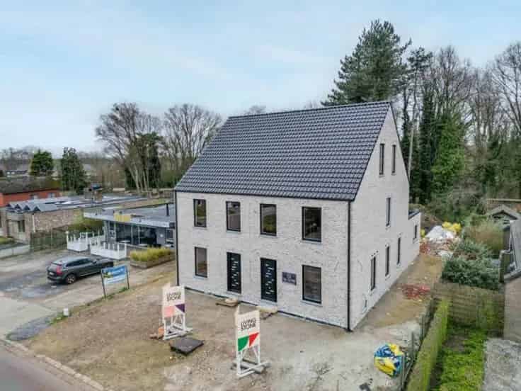 Nieuwbouwwoning 225m2 4 slaapkamers 3 badkamers Huis Te Koop