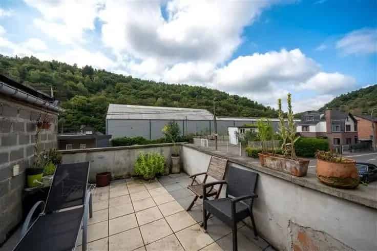 Ruime 4 Slaapkamer Huis Te Koop met 2 Garages en Tuin