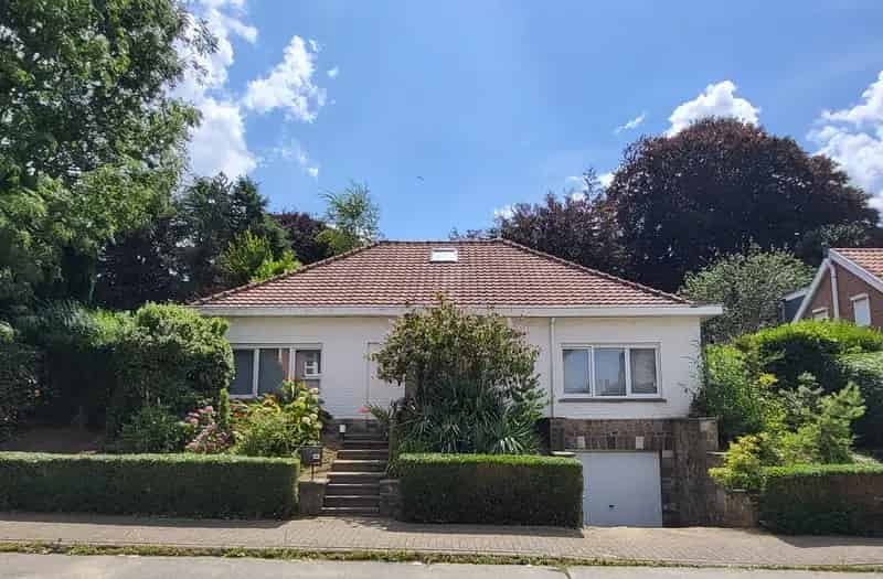 Huis te huur: Open bebouwing 286m² met garage en tuin