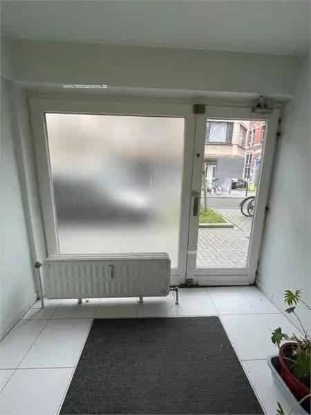 Kantoorruimte te Koop Etterbeek: Duplex met Atelier en Studio