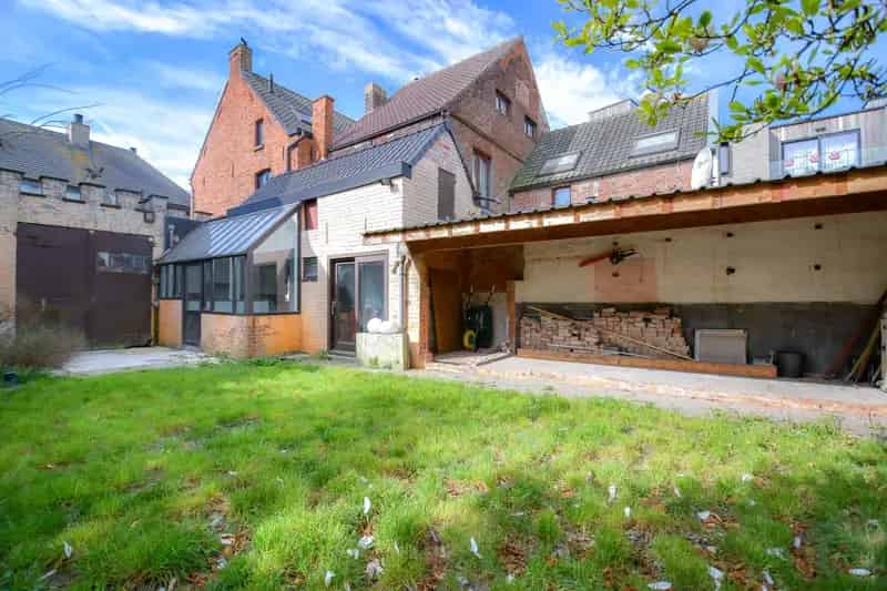 RUIME GERENOVEERDE WONING met TUIN & GARAGE ( LABEL B )