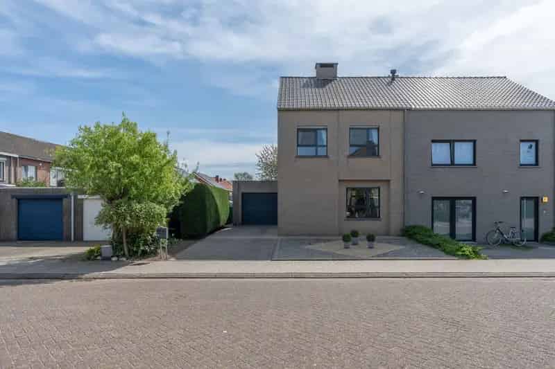 Gunstig gelegen woning 2003 529m2