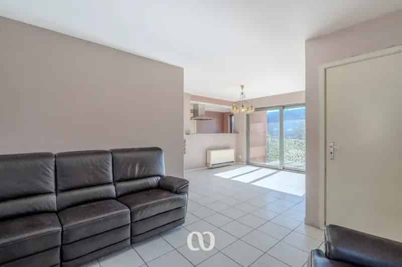 Appartement te huur Berchem: 2 slaapkamers, terras, parking