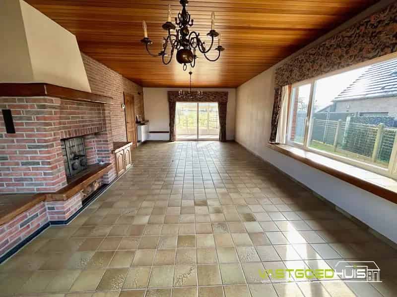 Karaktervolle Villa met Garage en Tuin te Koop