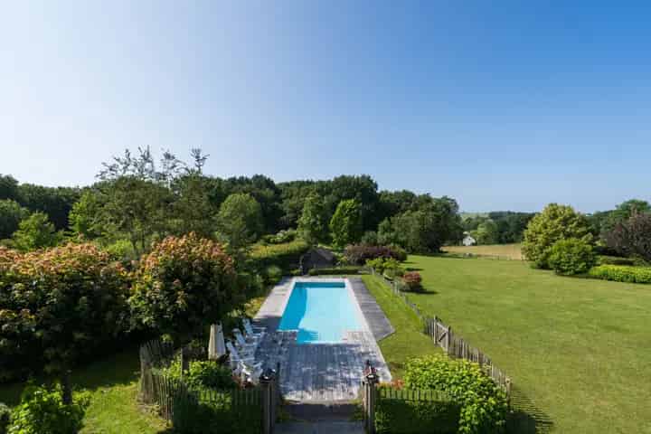 Ruime Villa te Limelette 5 slaapkamers Zwembad Tuin