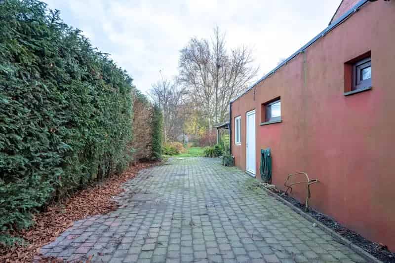 Halfopen Bebouwing 2 slaapkamers Ruime Oprit Tuin