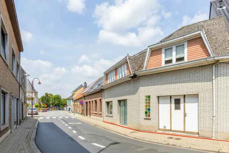 Charmante woning met garage vlakbij het dorpshart van Opdorp