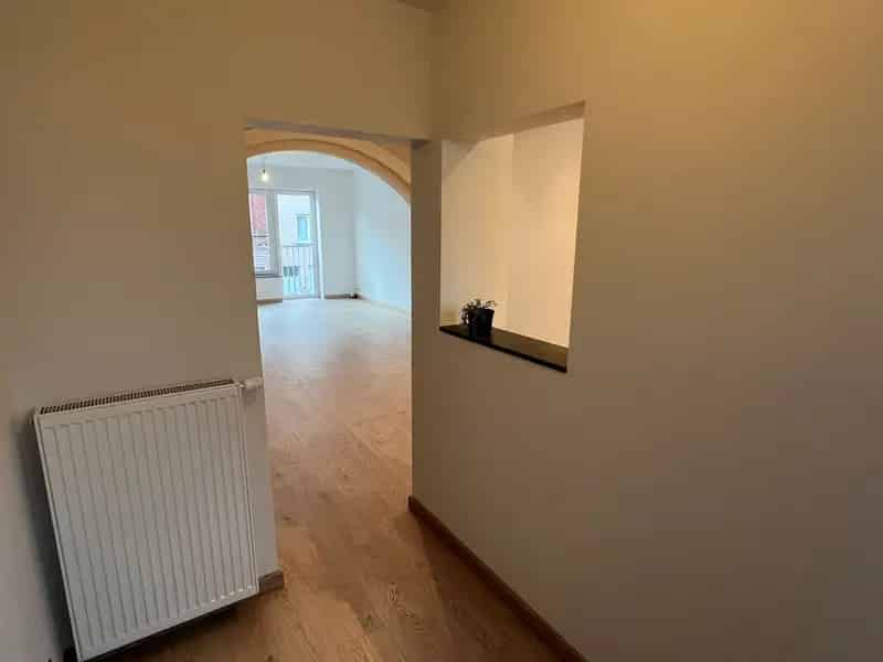 Ruim gerenoveerd appartement te koop