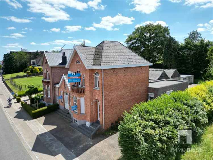 Herenwoning met naastliggend werkhuis/aterlier/kantoor/...