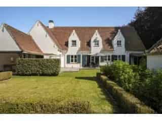Villa te koop Rollegem - Karaktervolle woning met zwembad en garage