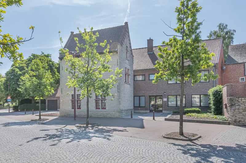 Riante woning met grote praktijkruimte