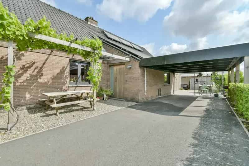 Ruime gezinswoning met 6 slaapkamers te Lichtervelde