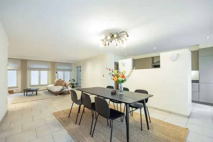 Huis te Koop Antwerpen Centrum: Ruime Woning met Garage en Lift