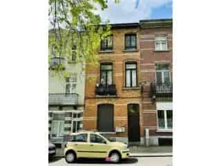 Handelsfonds te koop - Kantoor & Appartement - Prinses Clementinepark