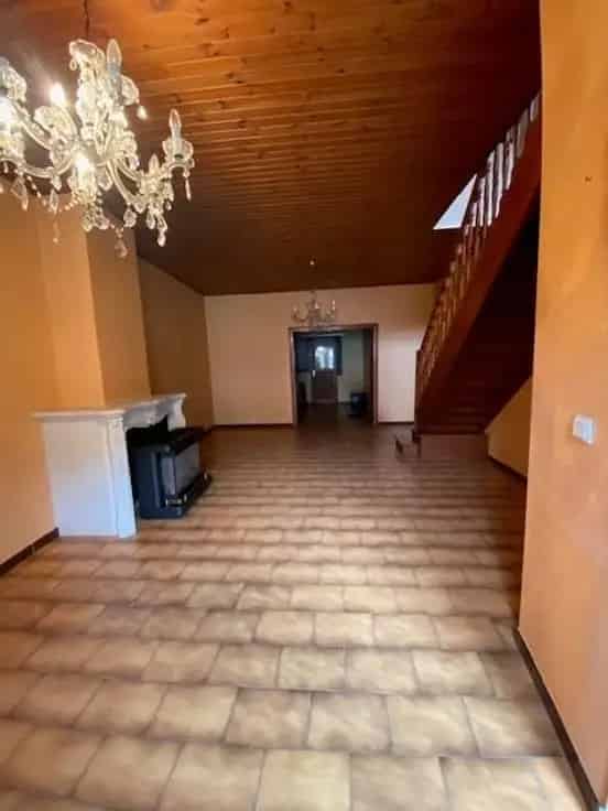 Huis Te Koop: Ruime gezinswoning met garage en tuin