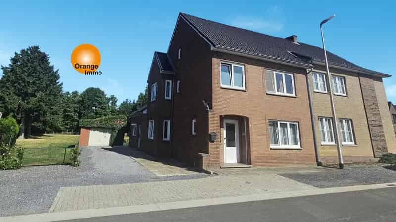 Halfopen landhuis met grote tuin Maasmechelen