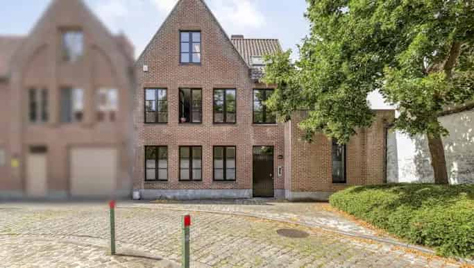 Huis te koop in Brugge - ideale gezinswoning of kantoor