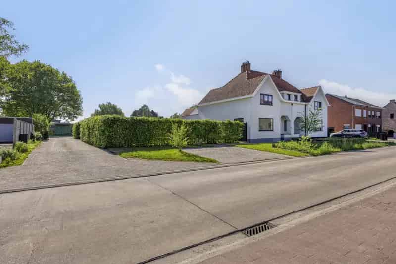 Huis te koop Heist-op-den-Berg: gerenoveerde woning met tuin en bijgebouwen