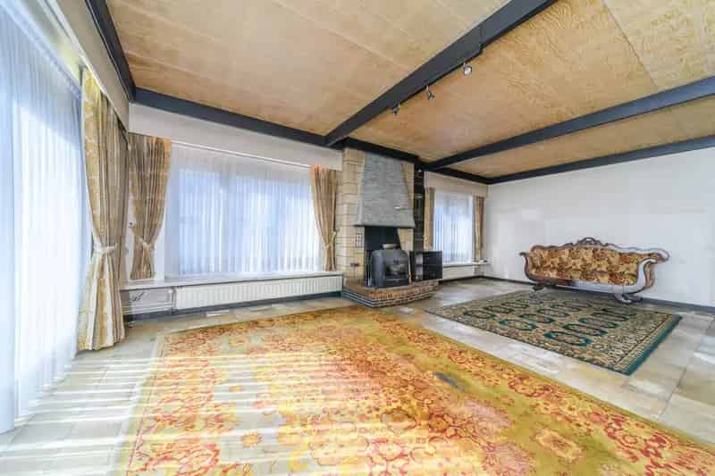 Centraal Gelegen Ruime Gezinswoning Te Renoveren