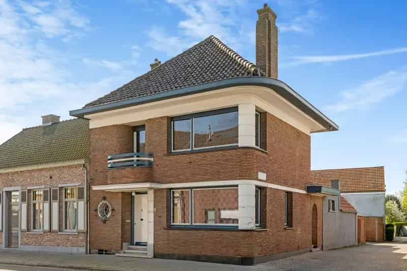 Huis te koop Zandvliet: Art Deco woning te renoveren