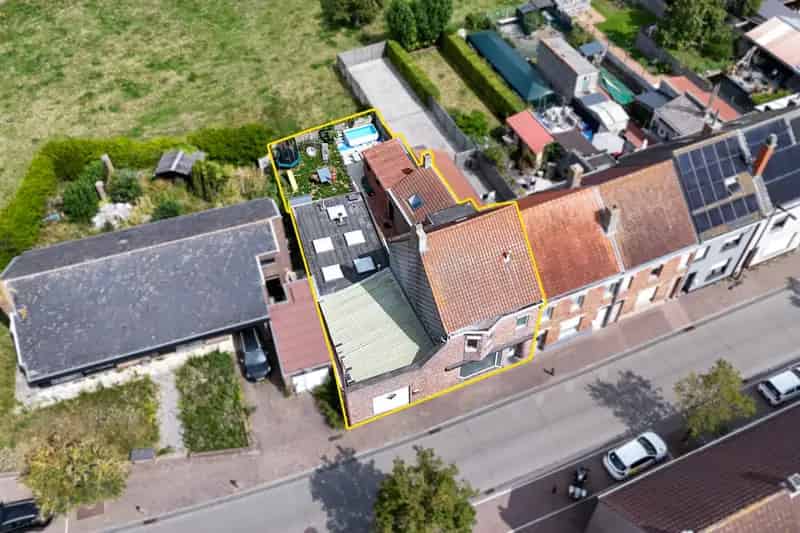 Ruime woning te koop in Zandvoorde met garage en werkplaats