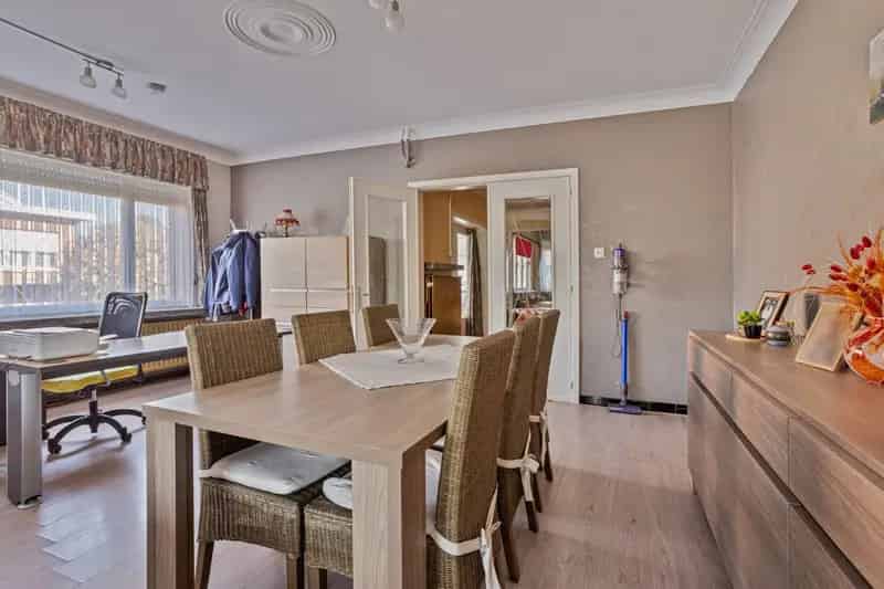 Te renoveren halfopen woning 3 slaapkamers 780m²