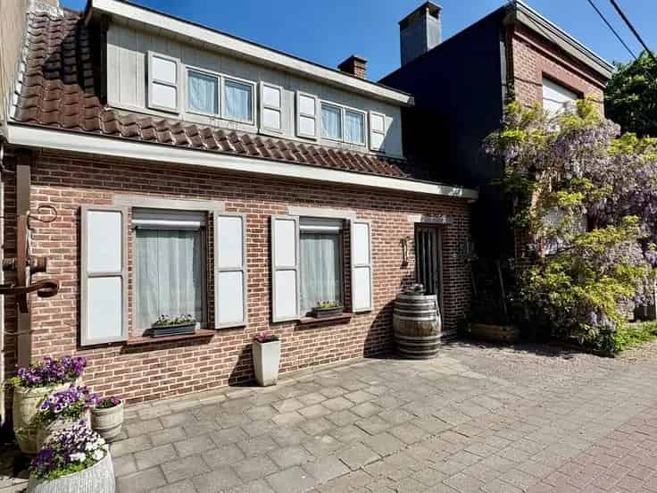 Huis Te Koop Kuurne: Instapklare woning met dubbele garage