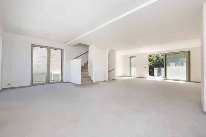 Nieuwe woning te Laeken 3 slaapkamers ±308m²