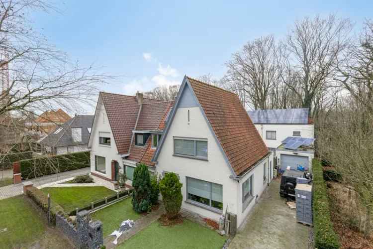 Huis te koop halfopen bebouwing met burelen in lokaal gebied